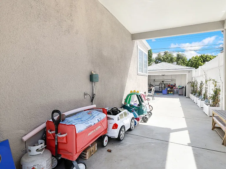 1746 N Rose St — Photo 20