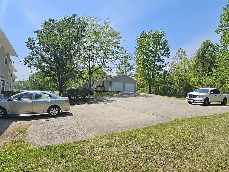 6500 Giant City Rd #B — Photo 9