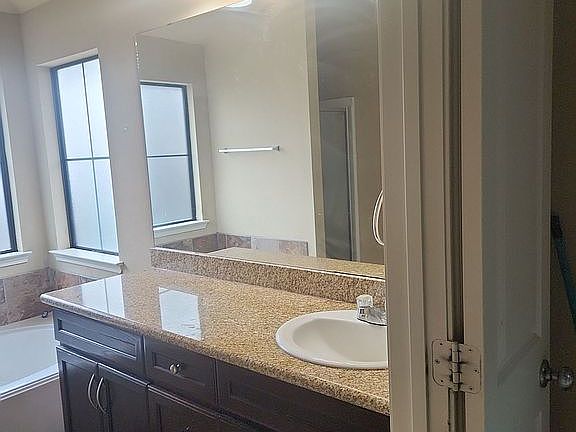3rd image of 100 Garnet Ct