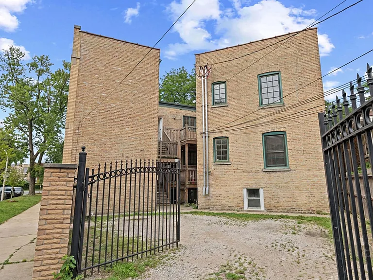 3107 N Harding Ave #1W — Photo 3