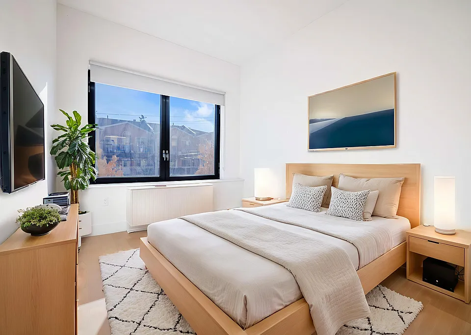 176 Woodward Ave #220