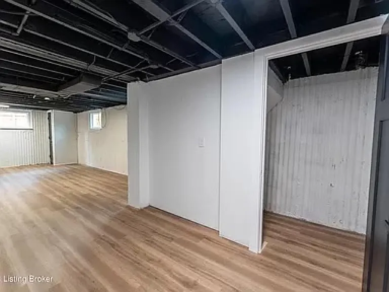 2145 Gladstone Ave — Photo 27