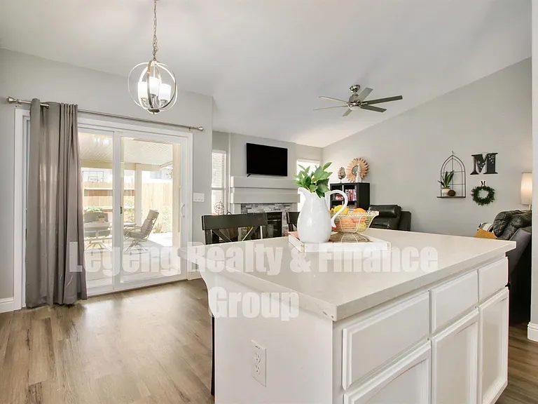 4121 Marseille Ct — Photo 12