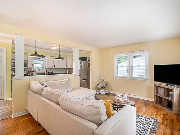 3rd image of 1603 Jonathon Dr