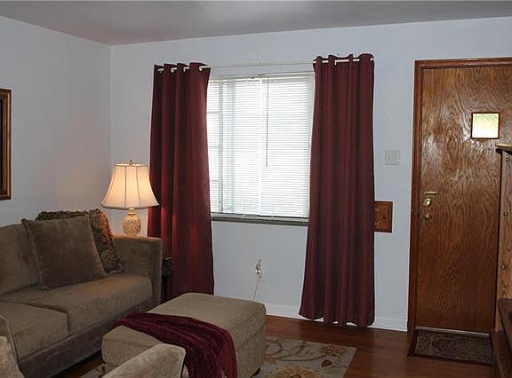 3rd image of 6710-6712 Lansdowne Ave