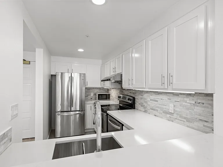550 Ortega Ave #B227 — Photo 3