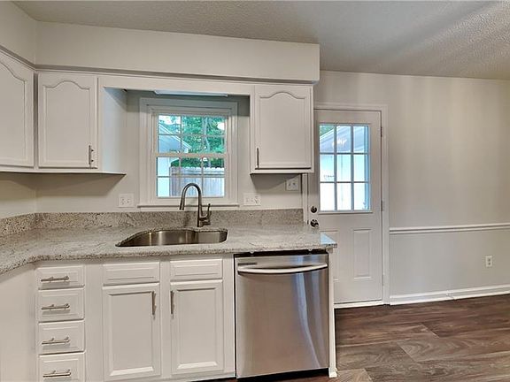 5th image of 4616 Lawndale Dr Unit C
