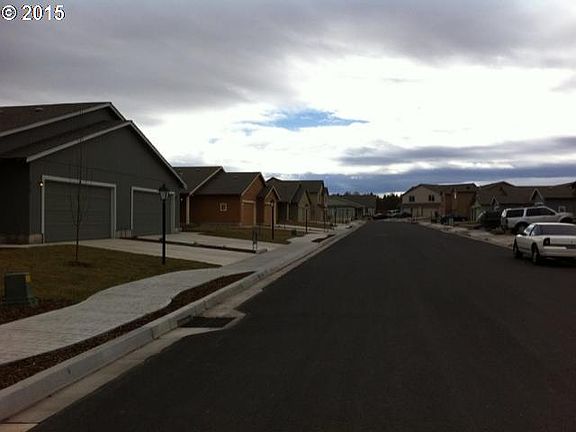 2nd image of 888 SE Kierra Pl