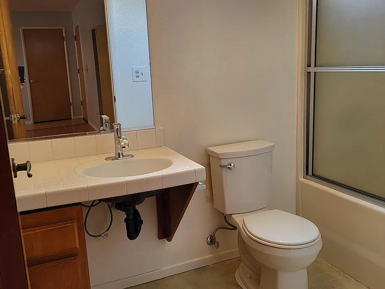 1453 Marine Ave #5 — Photo 4