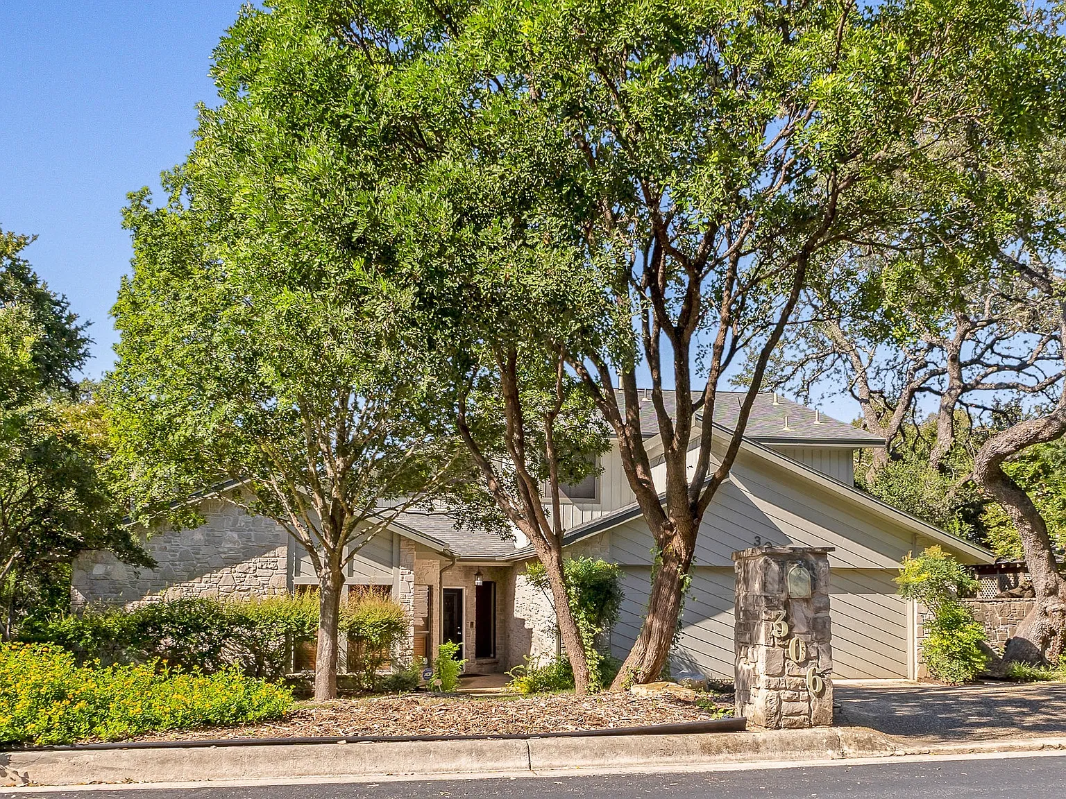 306 Country Wood Dr — Photo 2