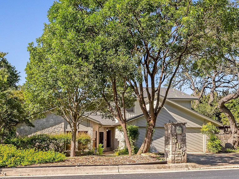 306 Country Wood Dr — Photo 2