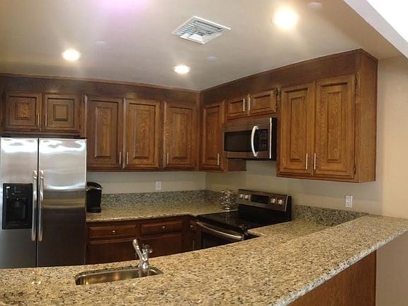 4th image of 989 Marina Dr