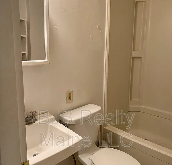 221 Woodford St #3 — Photo 1