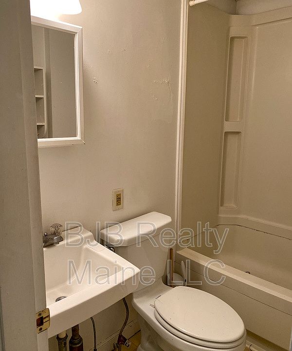 1st image of 221 Woodford St APT 3