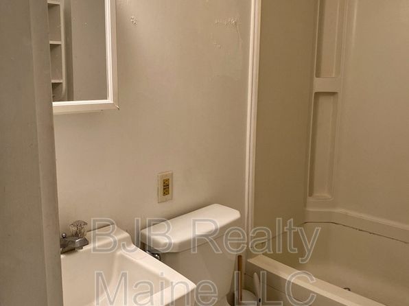 221 Woodford St APT 3