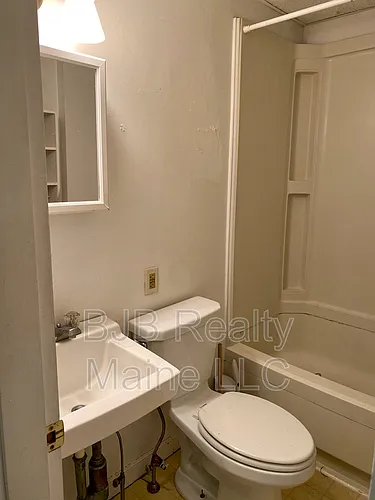 221 Woodford St #3 Photo 1