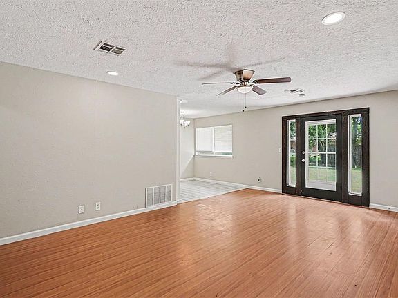 3rd image of 1317 Columbia Cir