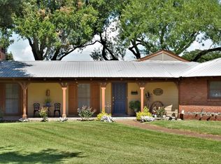 616 Sunny Ln, Wharton, TX 77488