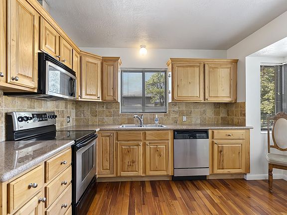 4th image of 2776 E Wilshire Dr