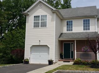 32 E Burgess Dr, Piscataway, NJ 08854