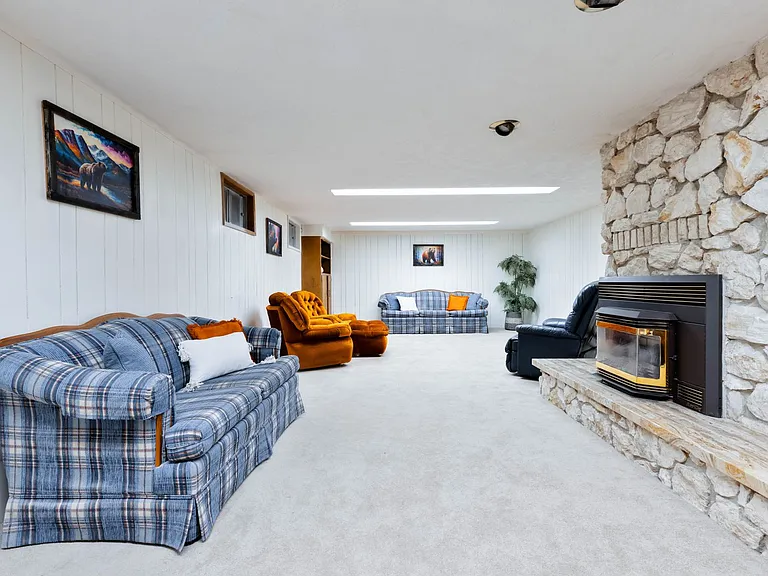 3047 S 2000 W — Photo 11