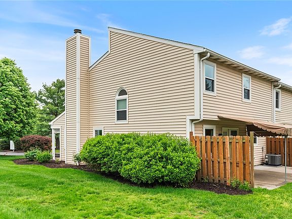 3rd image of 305 Squire Cir