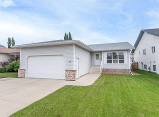 19 W Logan Close, Red Deer, AB T4R2N9