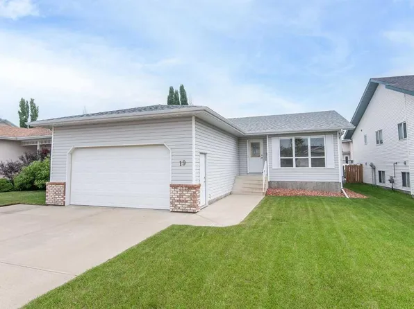 19 W Logan Close, Red Deer, AB T4R 2N9