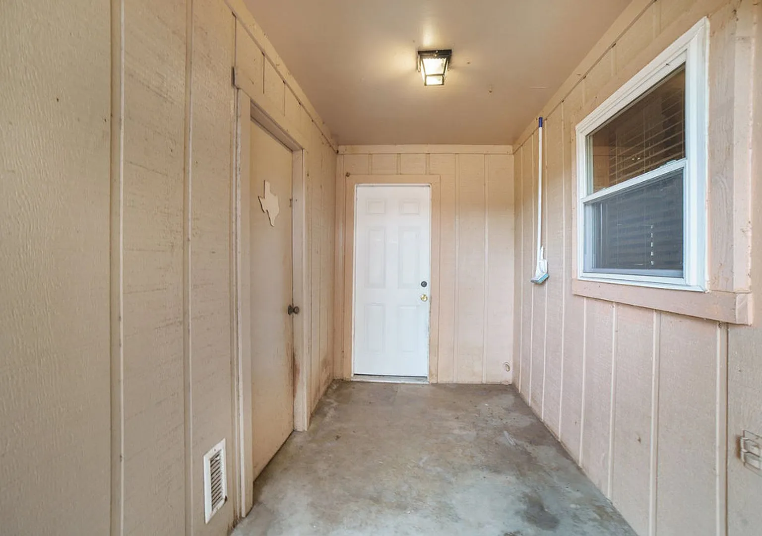 Beautifully Crafted 3-2-2 in Lewisville! — Photo 2