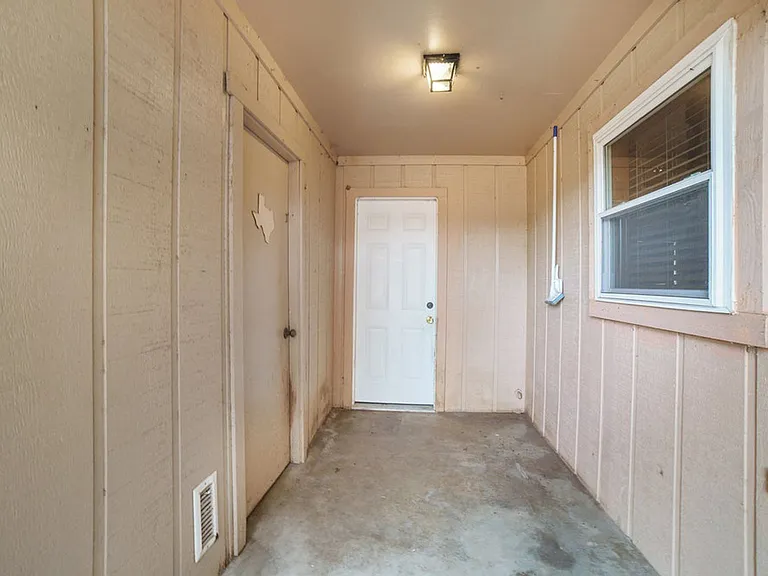 1608 San Antone Ln — Photo 2