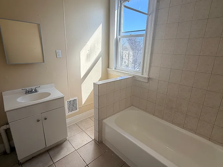 52 Dickerman St #3B — Photo 7