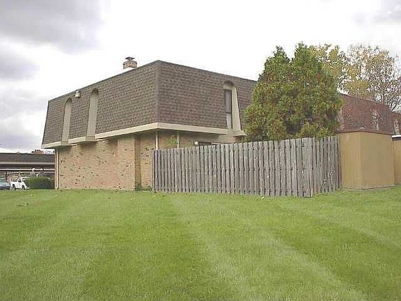 3rd image of 7404 Country Brook Dr