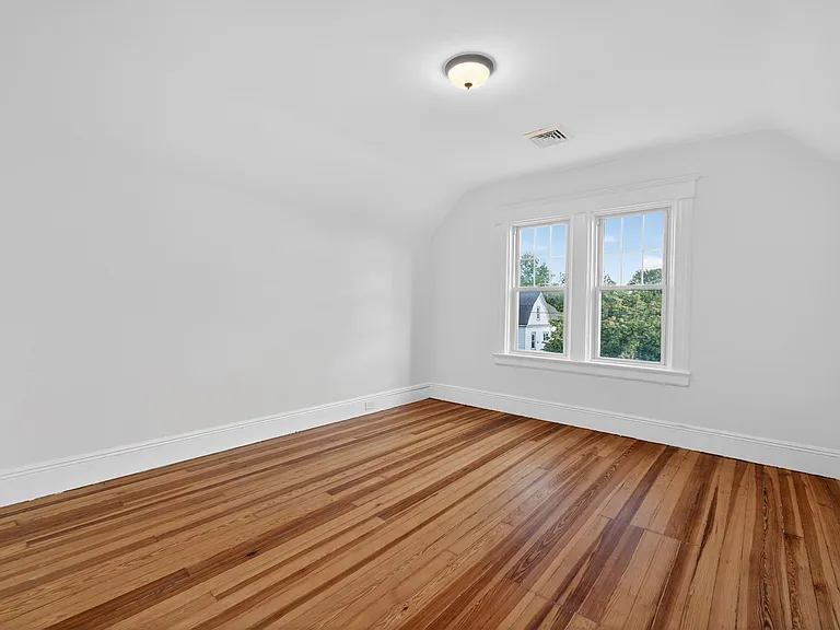 42 Duer Pl #3 — Photo 6