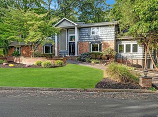 15 Chablis Dr, Dix Hills, NY 11746