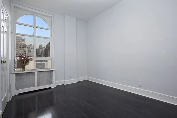 Sold by Nest Seekers International | media 8