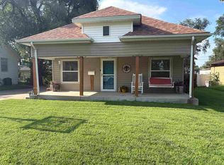 1018 W 3rd St, Pratt, KS 67124