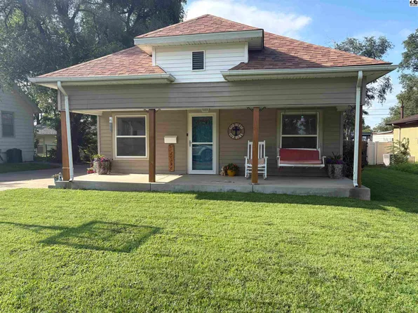 1018 W 3rd St, Pratt, KS 67124