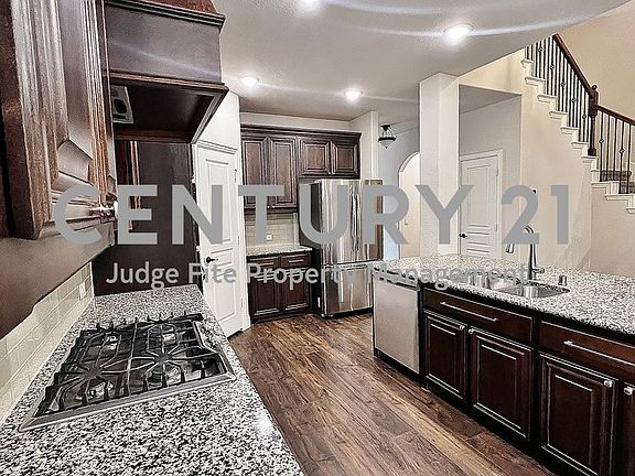 4th image of 301 Autumnwood Dr