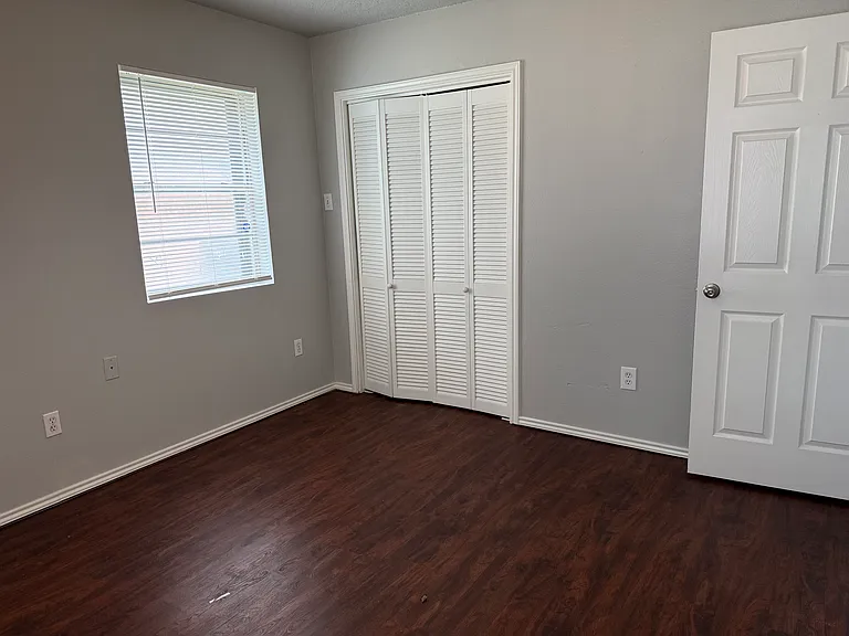 6104 Wheaton Dr — Photo 9