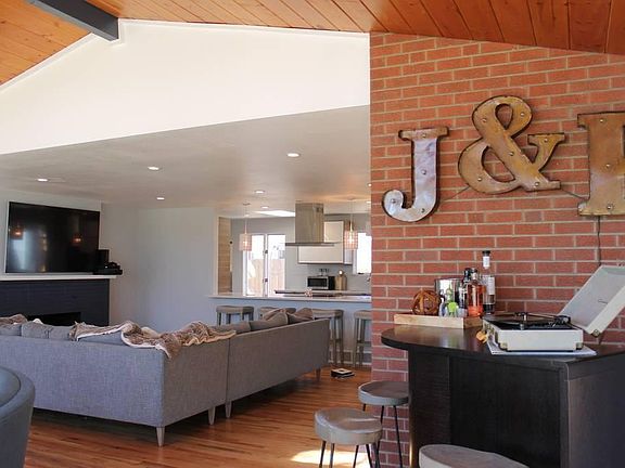 Option to keep this bar in place by request