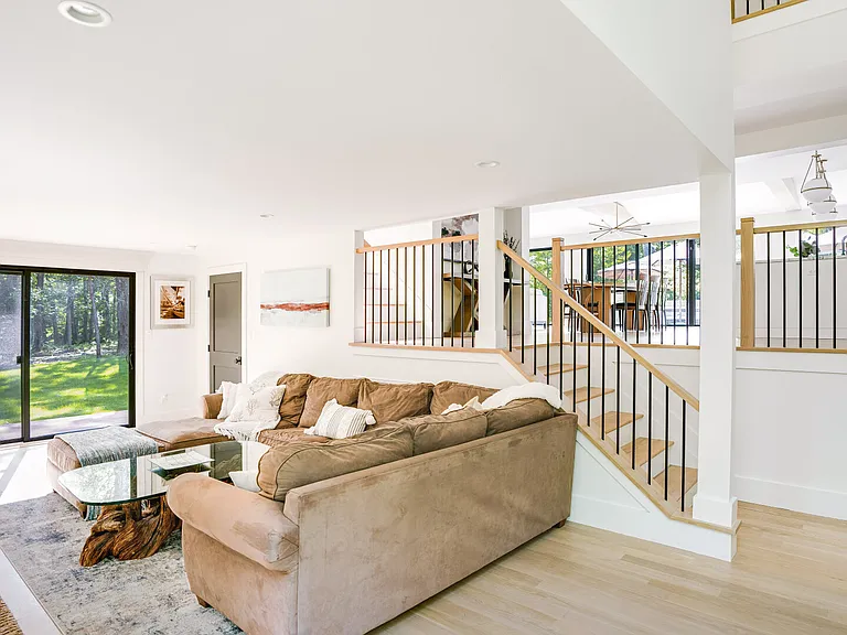 95 Peconic Hills Dr — Photo 14