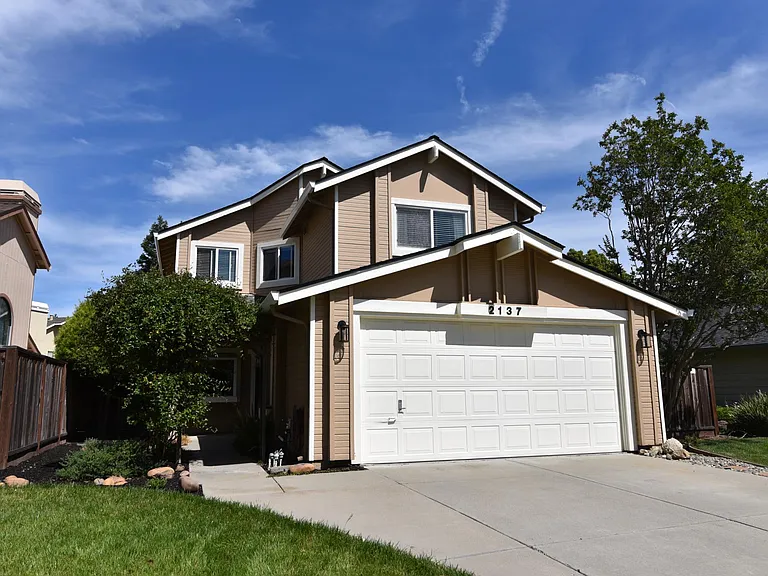 2137 Eilene Dr — Photo 1
