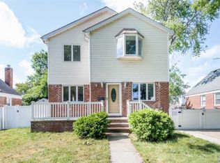 126 Wilton St, New Hyde Park, NY 11040