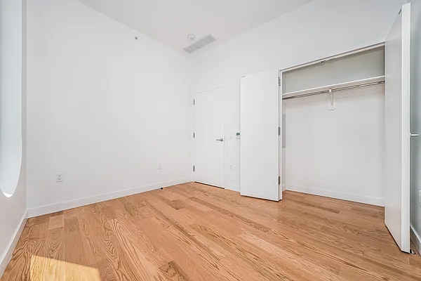 Rented by Nooklyn NYC LLC | media 31