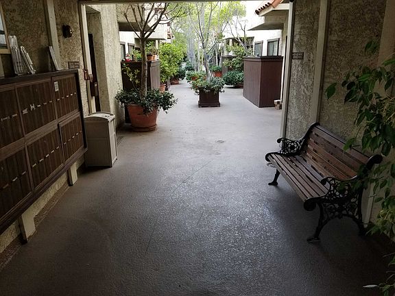 5th image of 11835 Magnolia Blvd #109