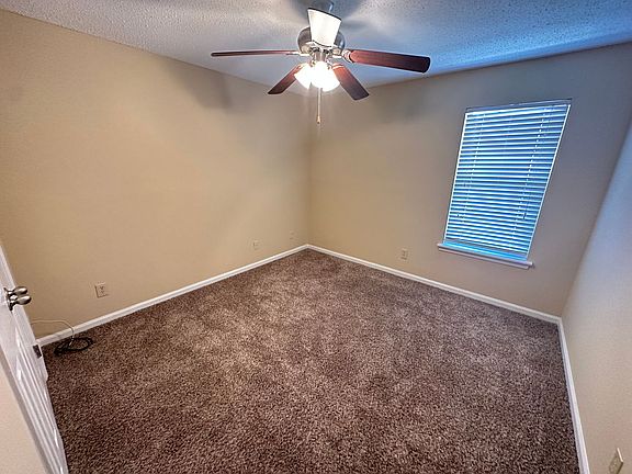 4th image of 909 Chapel Creek Dr