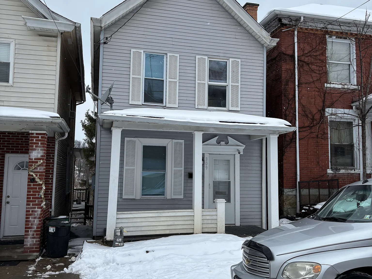 2 bed, $905 — Photo 1