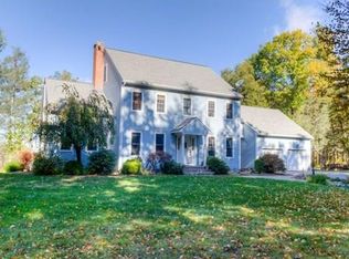 17 Carriage Dr, Brimfield, MA 01010
