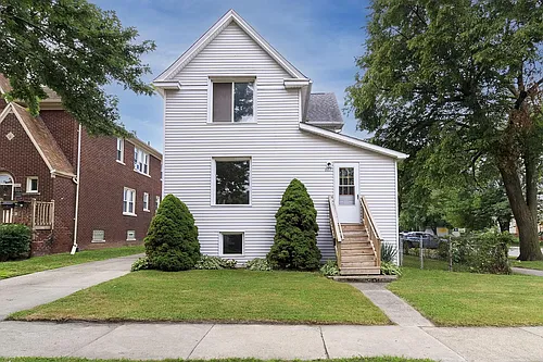 667 Pine St Photo 1