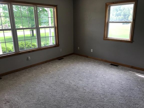 3rd image of 884 Farmview Ct